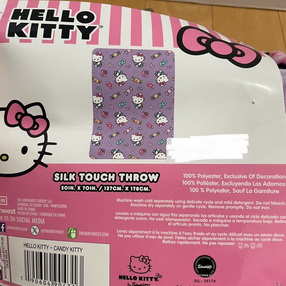 New hello kitty candy purple plush blanket throw - Picture 3 of 3